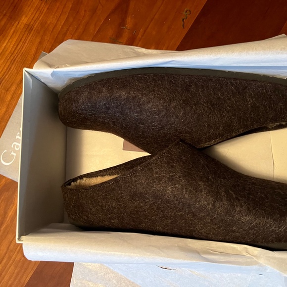 New in Box Unisex Garnet Hill brand wool slides sz 42 - Picture 7 of 8